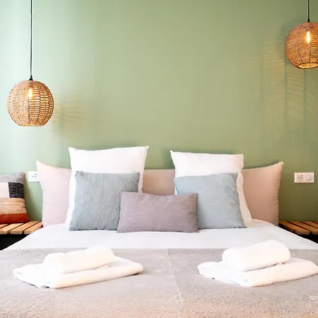 דירה Unique ! Nuit Dans Un Jardin Avec Ecran Geant !