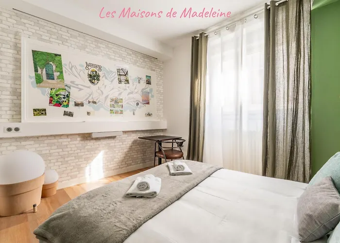 Unique ! Nuit Dans Un Jardin Avec Ecran Geant ! *