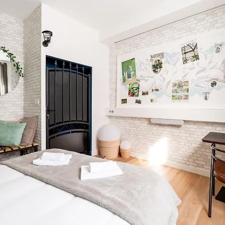 Unique ! Nuit Dans Un Jardin Avec Ecran Geant ! アパート *