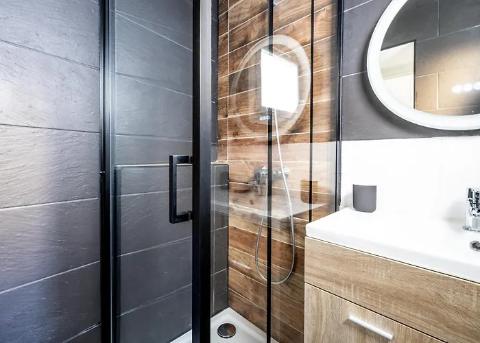 Unique ! Nuit Dans Un Jardin Avec Ecran Geant !